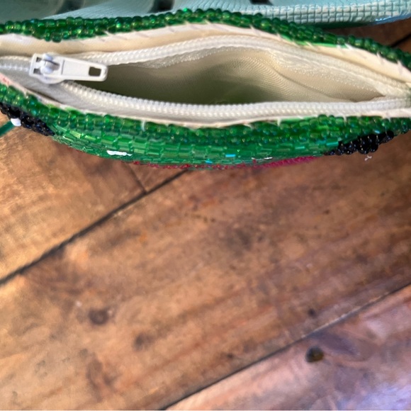 beaded change purse. Adorable frog. NWOT - Picture 3 of 3